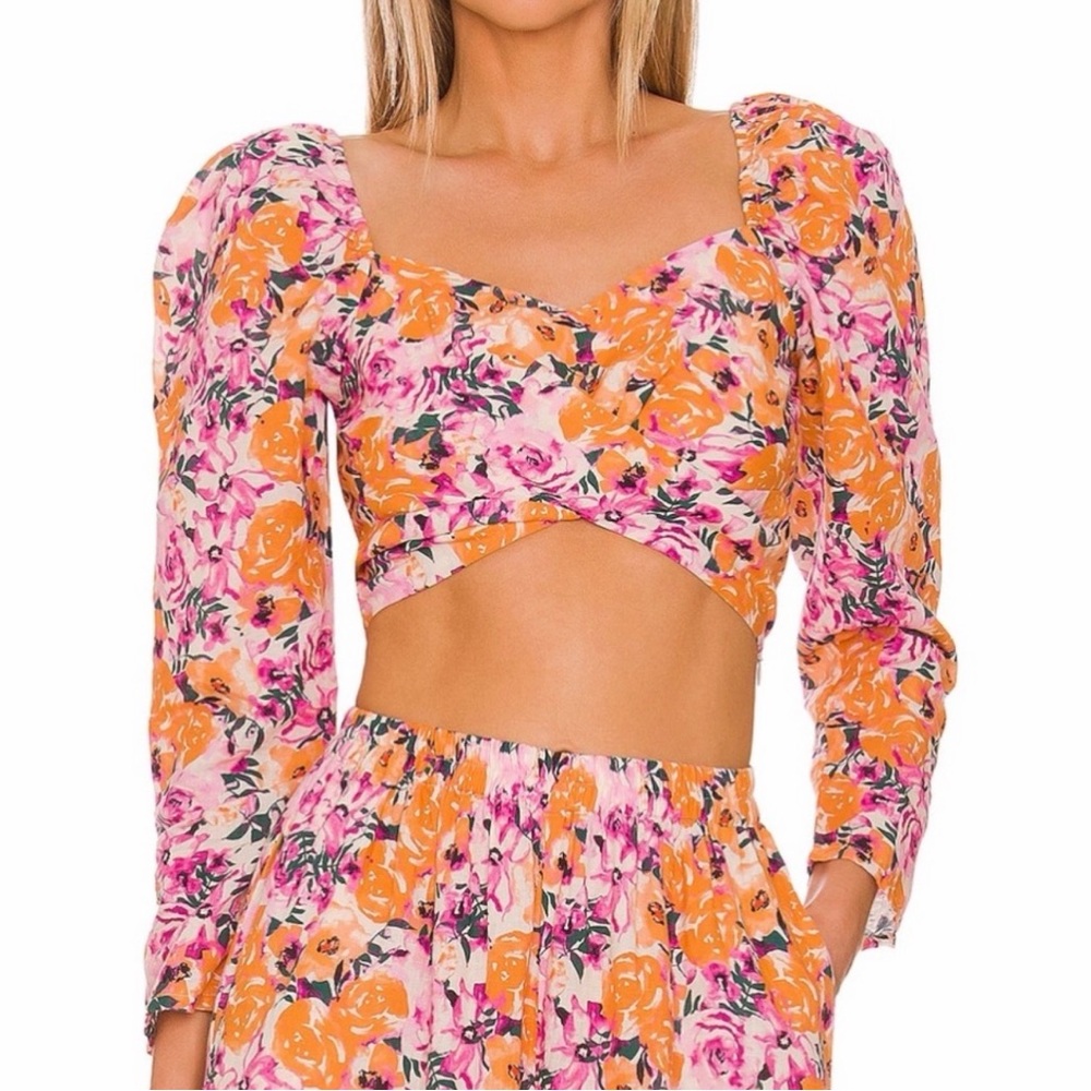 NWT Revolve Something Navy Floral Puff Shoulder Top size medium